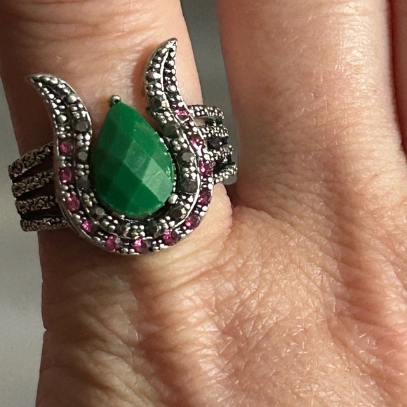 Jewelry - 4/$50 Elegant Green and Pink Gemstone Ring size 9 💚